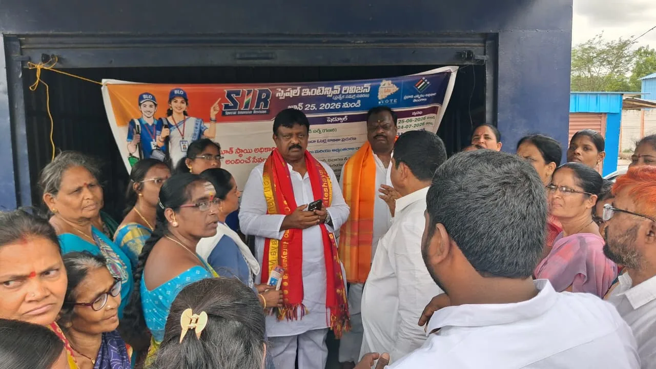 స్పెషల్ ఇంటెన్సివ్ రివిజన్ (SIR) కార్యక్రమాన్ని పరిశీలించిన