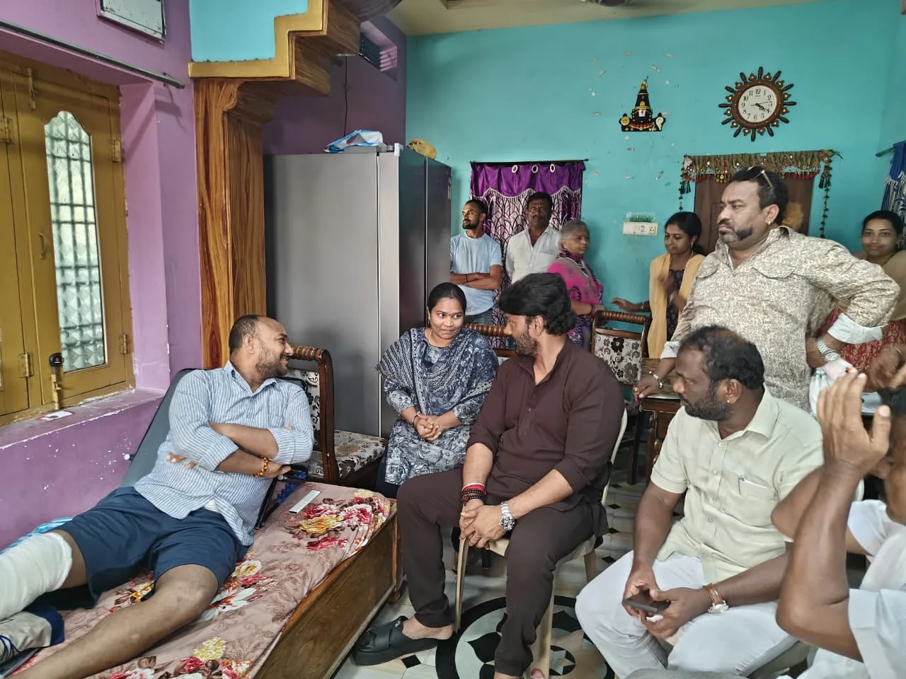 “రోడ్డు ప్రమాదంలో గాయపడిన కంకణాల రాజును పరామర్శించిన ఎమ్మెల్యే రాజ్ ఠాకూర్….