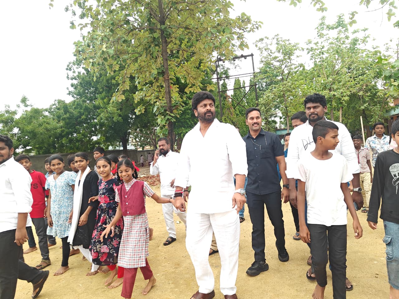 ప్రభుత్వ పాఠశాలల అభివృద్ధికి ప్రాధాన్యం