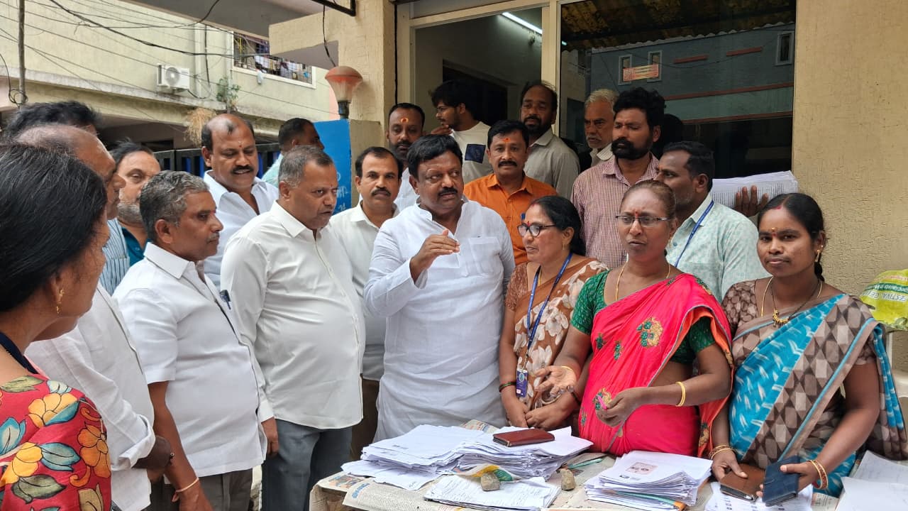 స్పెషల్ ఇంటెన్సివ్ రివిజన్ (SIR) కార్యక్రమాన్ని పరిశీలించిన కుత్బుల్లాపూర్