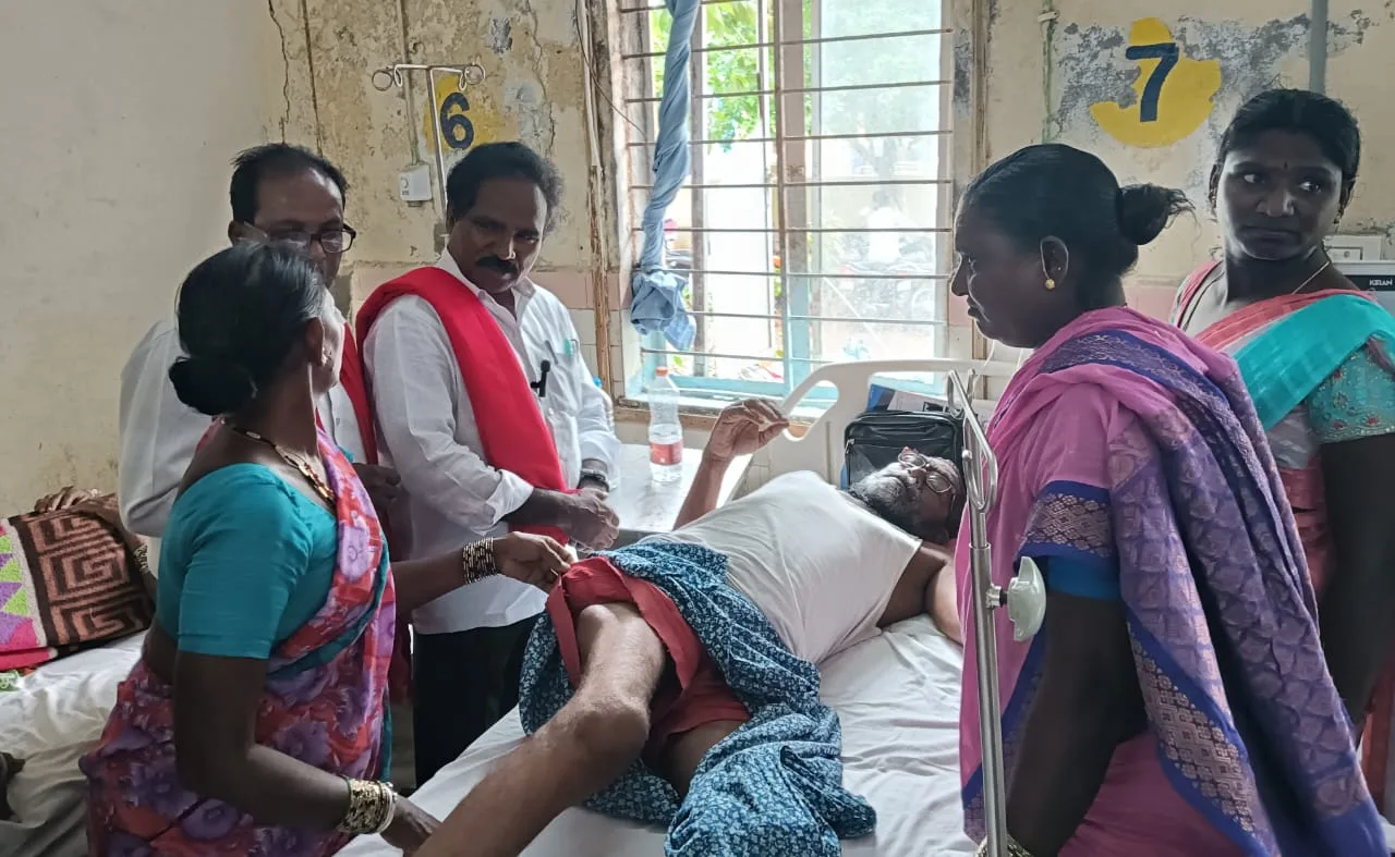 ఆధునిక పద్ధతిలో సౌకర్యాలతో పేదలకు ప్రభుత్వ వైద్యం అందించాలి……. సిపిఎం రాష్ట్ర కార్యవర్గ దర్శి జాన్ వెస్లీ డిమాండ్