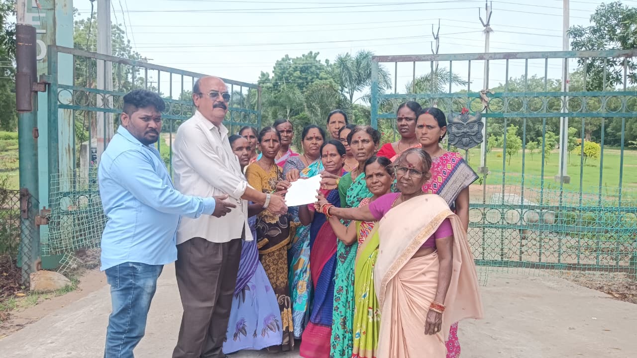 నర్సరీ కాంట్రాక్ట్ కార్మికులకు ఉద్యోగ భద్రత కల్పించాలి….