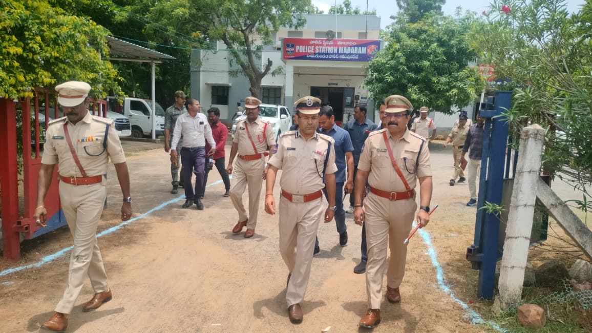 గిరిజనులకు స్నేహపూర్వక పోలీసింగ్ అందించాలి…