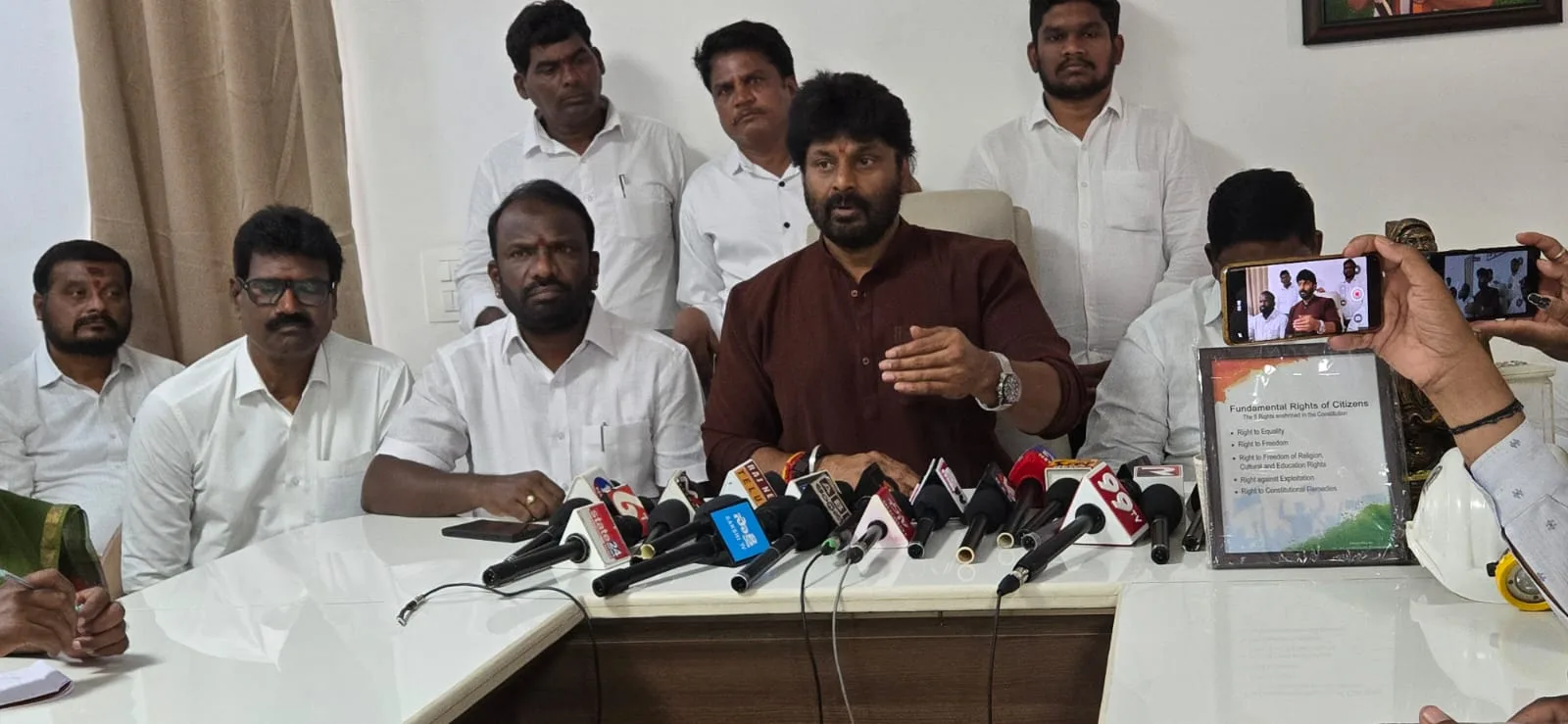 ప్రజల సంక్షేమం, అభివృద్ధే ప్రభుత్వ లక్ష్యం.