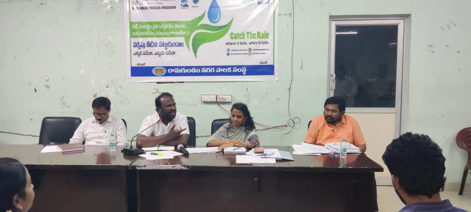 పురోగతిపై సమీక్ష.. హెల్ప్ డెస్క్‌ల ద్వారా ఓటర్లకు సహాయం అందించాలని అధికారులకు సూచన…