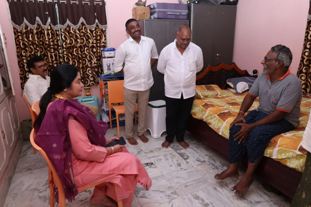 సామాజిక కార్యకర్త, టీడీపీ సీనియర్ నేతను పరామర్శించిన ప్రశాంతమ్మ