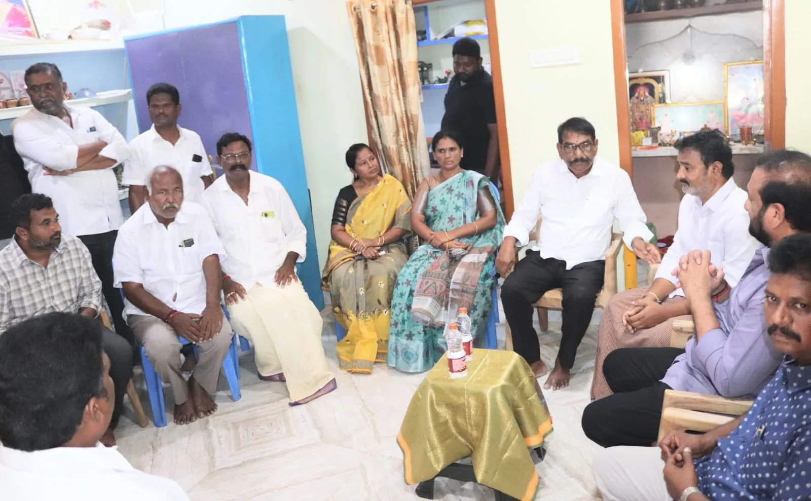 మందా రవి ని పరామర్శించిన మాజీ మంత్రి నల్లపరెడ్డి..