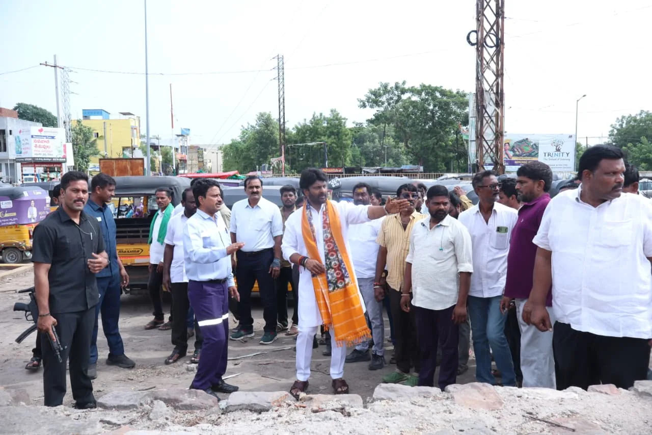గోదావరిఖని బస్టాండ్ అభివృద్ధి పనులను పరిశీలించిన ఎమ్మెల్యే రాజ్ ఠాకూర్….