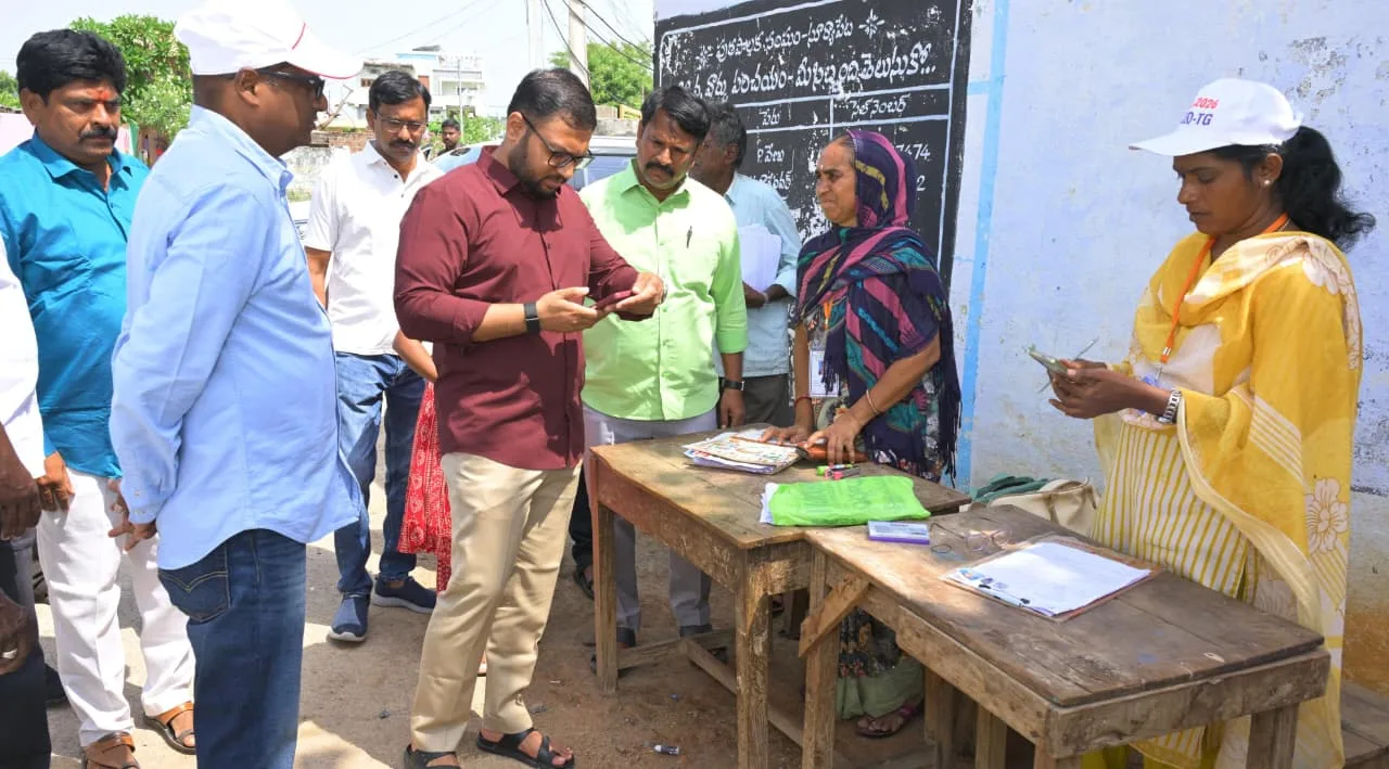 ఎన్యుమరేషన్ ఫారాల సేకరణ వేగవంతం చేయాలి: కలెక్టర్ తేజస్