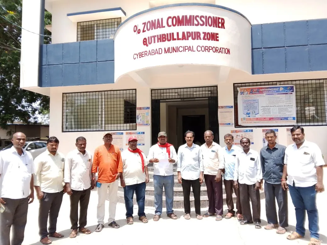 రోడ్డు అక్రమణలను అడ్డుకోండి.జోనల్ కమిషనర్  కి సిపిఐ వినతిపత్రం.