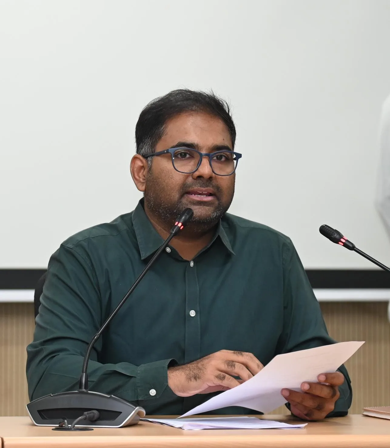 భూ రీ-సర్వే విజయవంతానికి రైతులు, ప్రజలు సహకరించాలి…