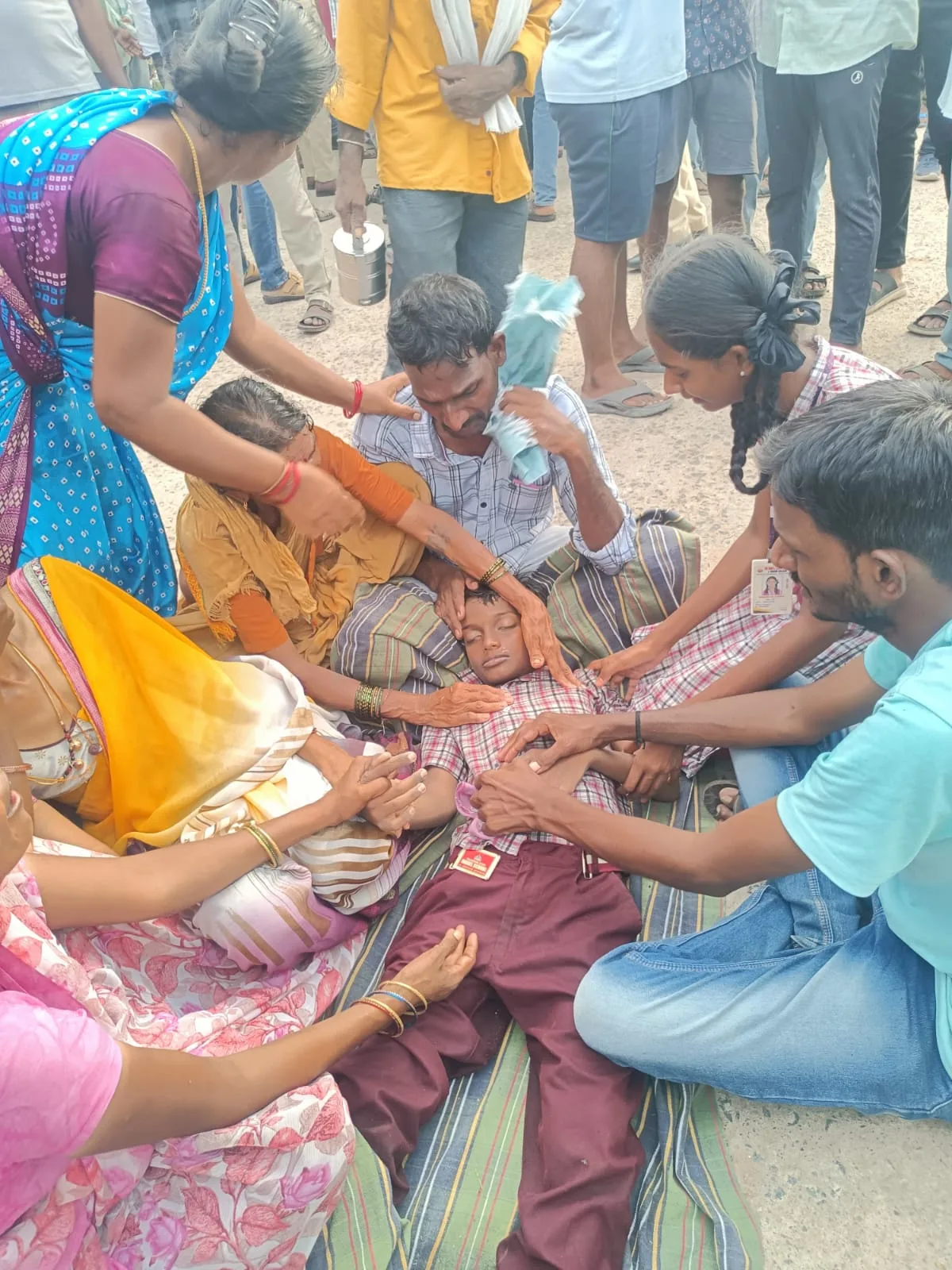 హృదయ విదారకం క్రికెట్ బాల్ కోసం బావిలోకి దిగిన విద్యార్థి మృతి.. రామగుండంలో విషాదం