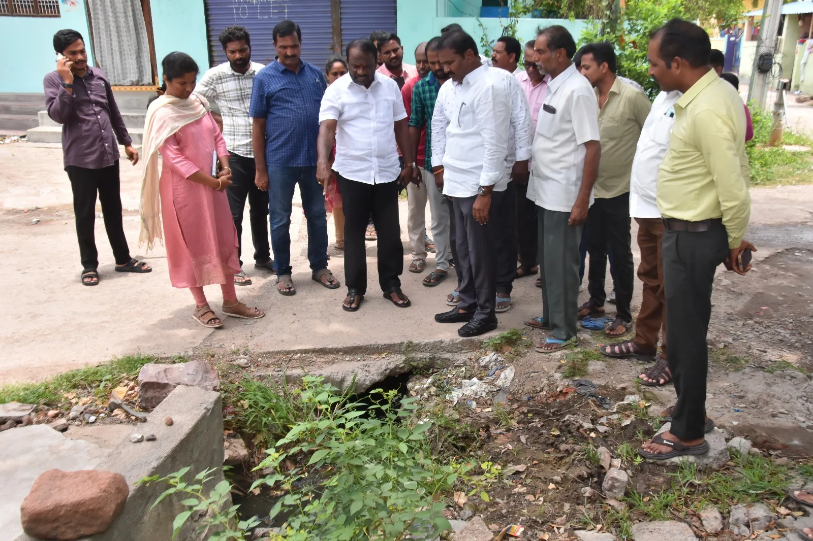 అభివృద్ధి పనుల్లో వేగం పెంచాలి.. ప్రజా సమస్యలకు తక్షణ పరిష్కారం చూపాలి..