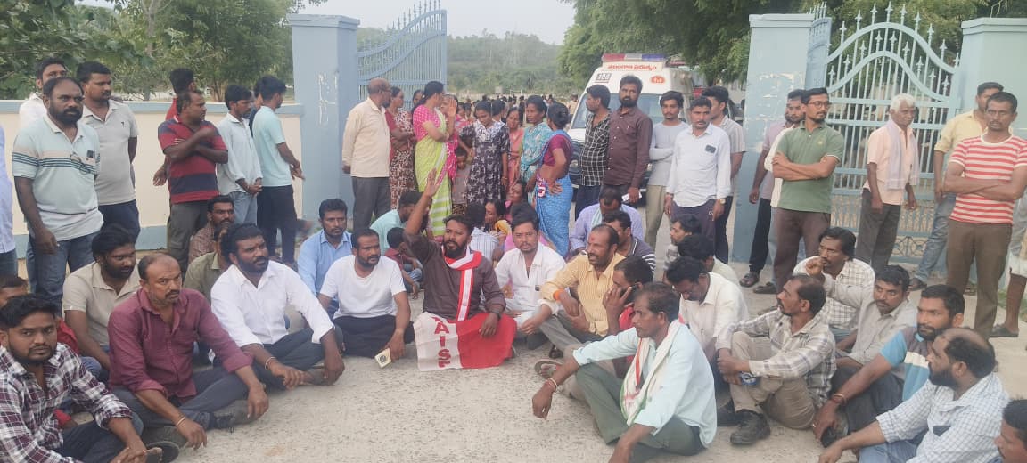 లింగాపూర్ మోడల్ స్కూల్ విద్యార్థి మృతి ఘటనపై ఆందోళన…