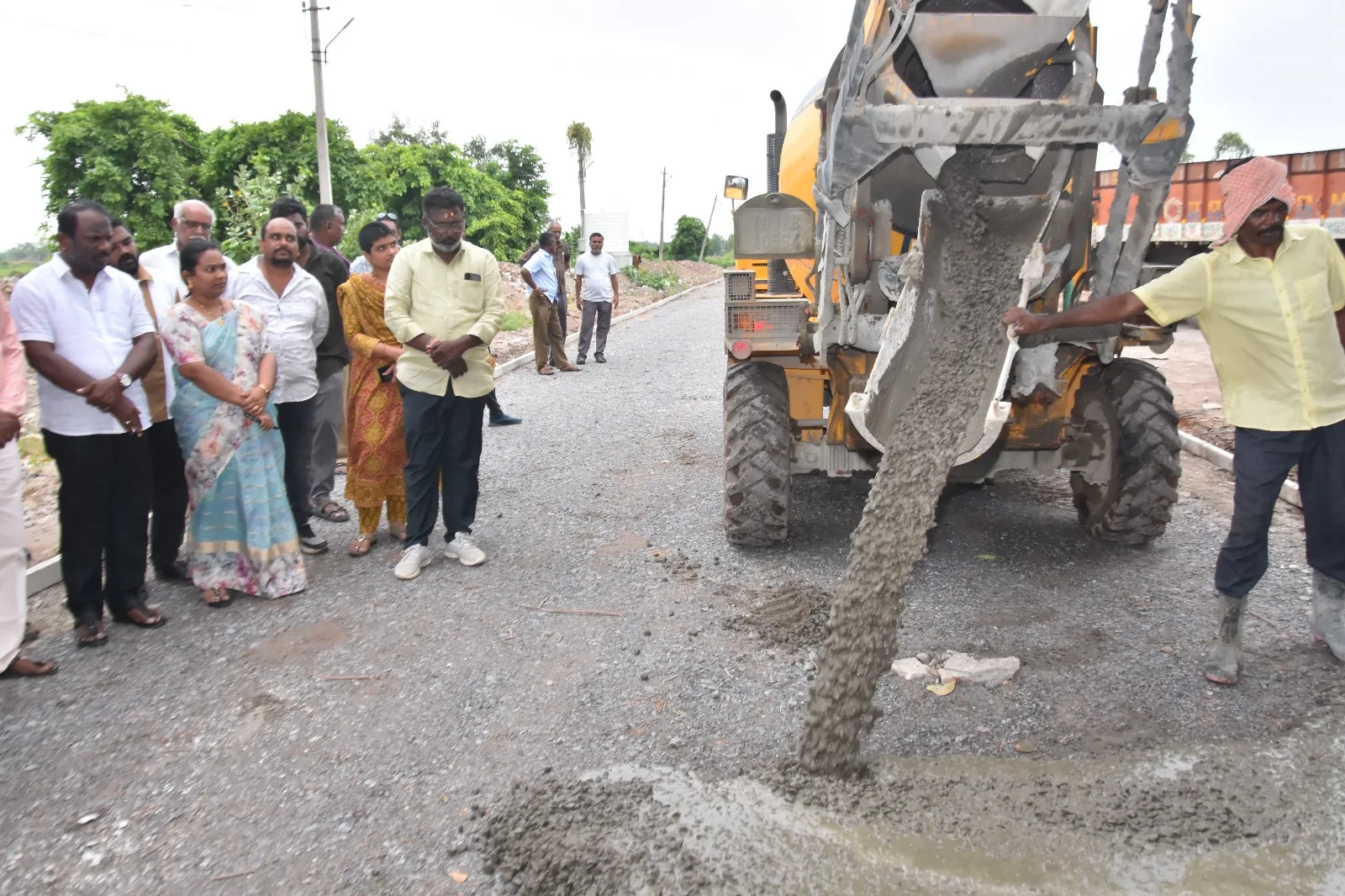 రూ.50 లక్షలతో సీసీ రోడ్డు నిర్మాణానికి శ్రీకారం…