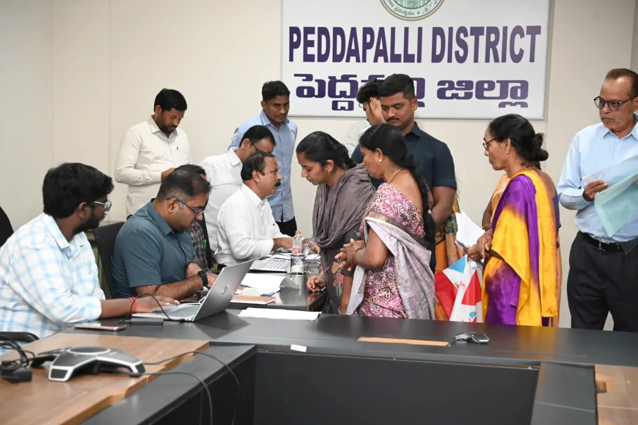 ప్రజావాణిలో ప్రజల నుంచి వినతులు స్వీకరణ…