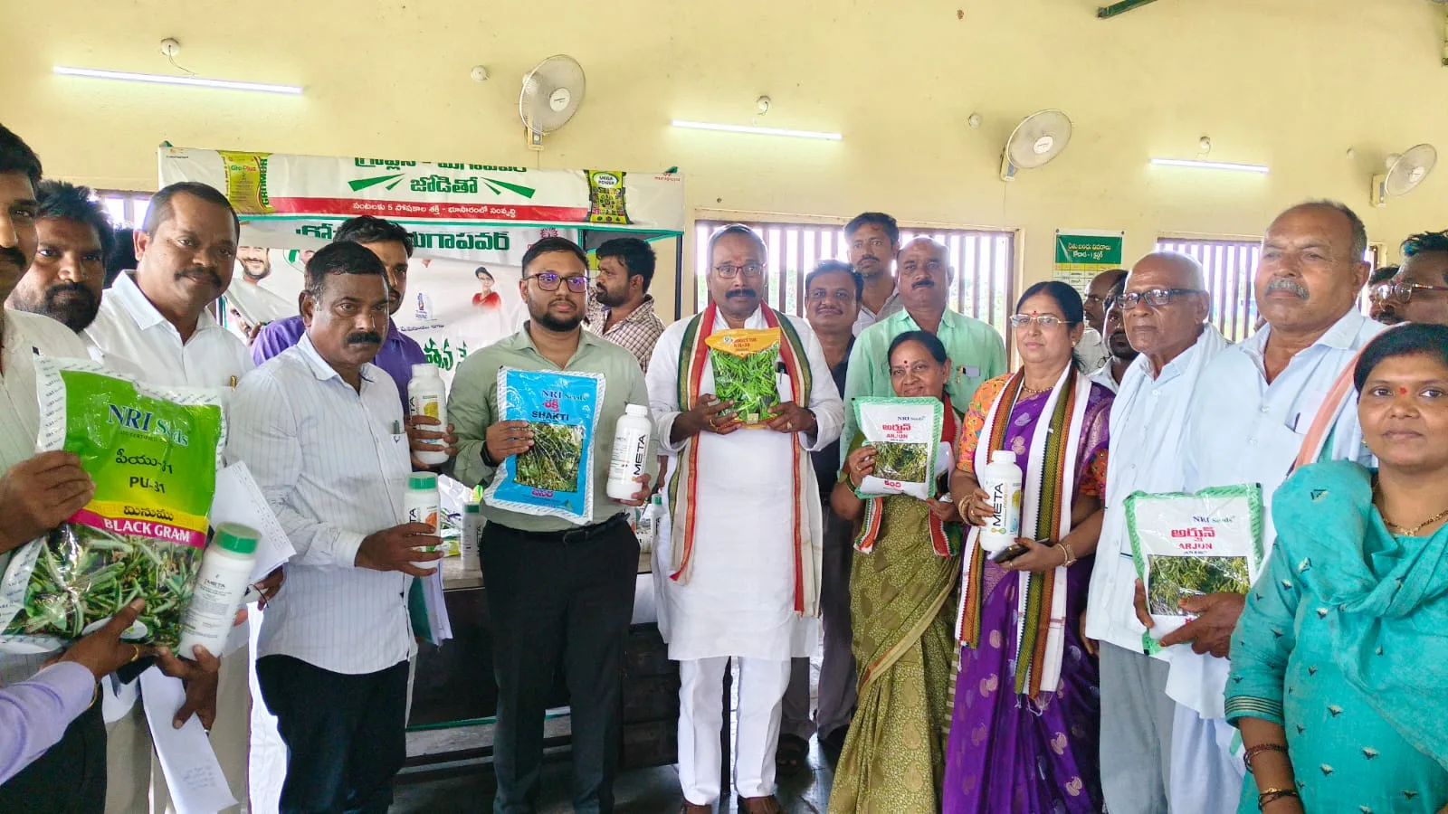 అల్వాల పురం రైతు వేదికలో మండల స్థాయి అధికారుల సర్పంచుల సమావేశ కార్యక్రమం