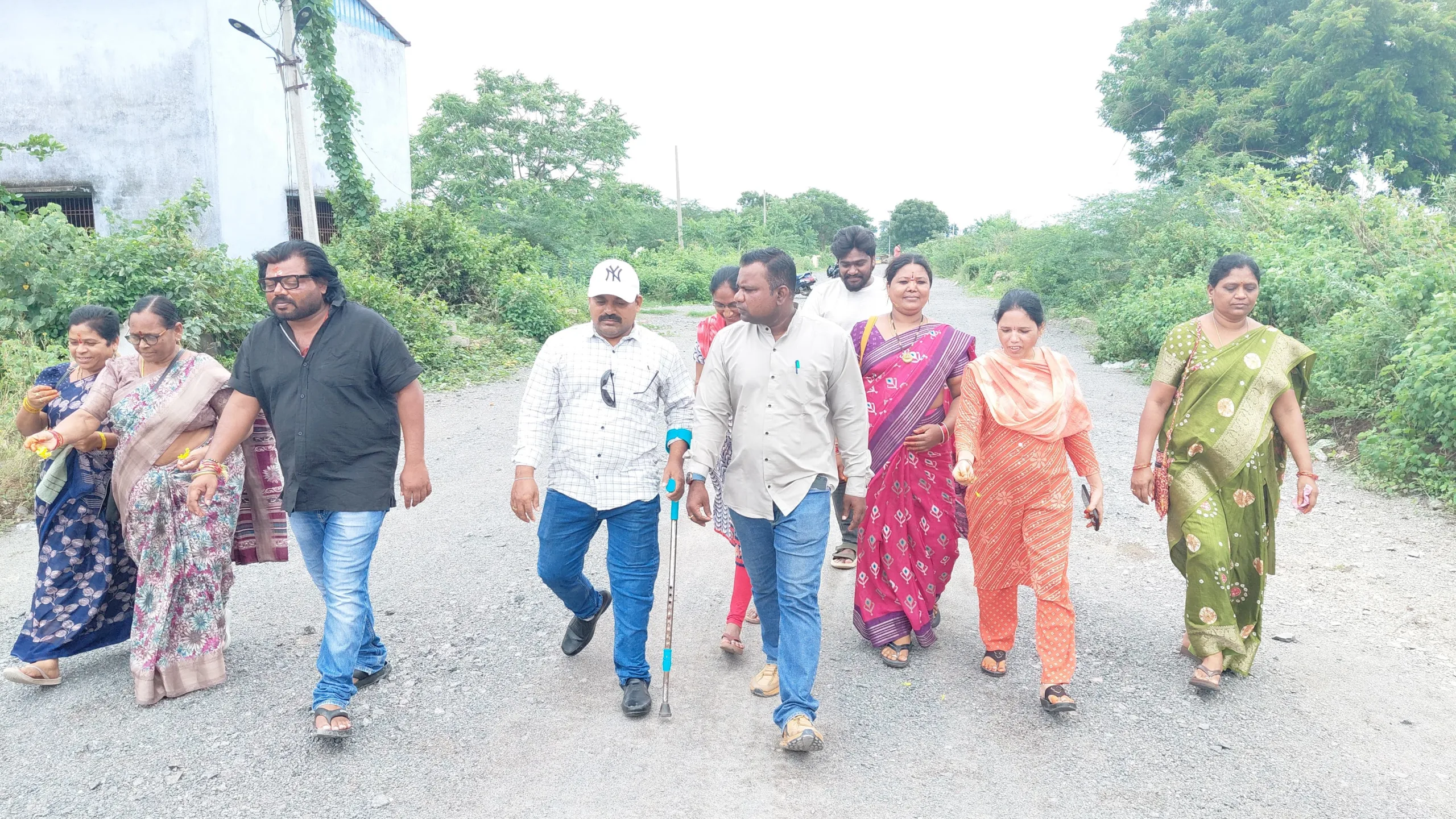 ఖని హిందూ స్మశాన వాటికలో సమస్యలే సమస్యలు..