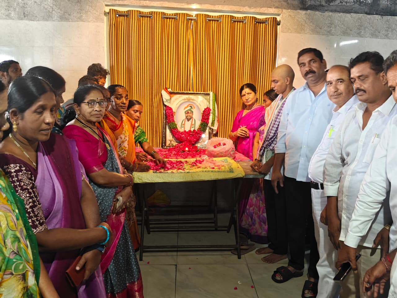 సీనియర్ నాయకుడికి ఎమ్మెల్యే KR నాగరాజు  ఘననివాళి…