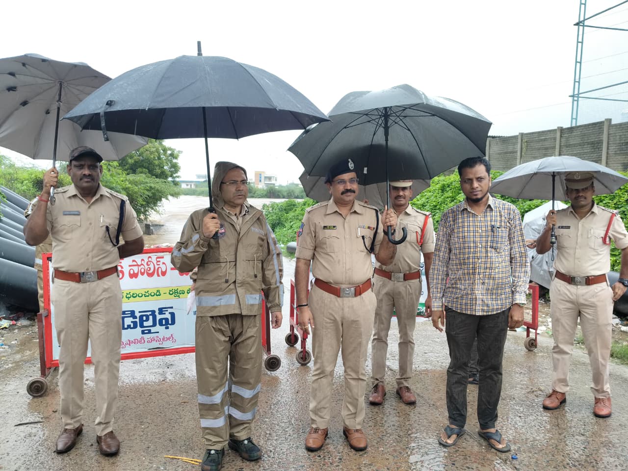 భారీ వర్షాలపై రామగుండం పోలీసుల హై అలర్ట్