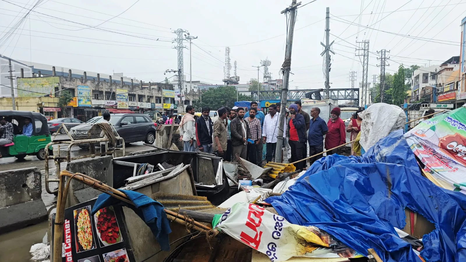 షాపూర్ నగర్‌లో చిన్న వ్యాపారస్తుల దుకాణాల కూల్చివేత దురదృష్టకరం – బాధితులకు న్యాయం చేయాలని బీఆర్ఎస్ డిమాండ్*