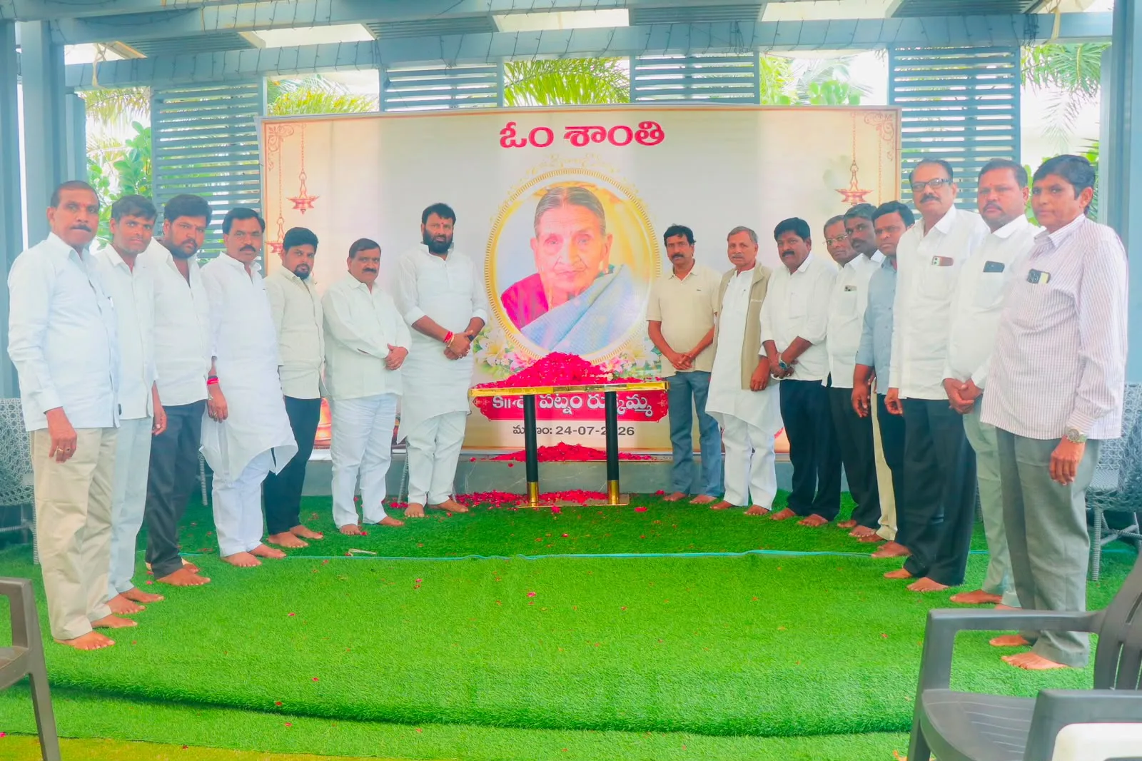 మాతృవియోగంతో తీవ్ర విషాదంలో ఉన్న పట్నం నరేందర్ రెడ్డి