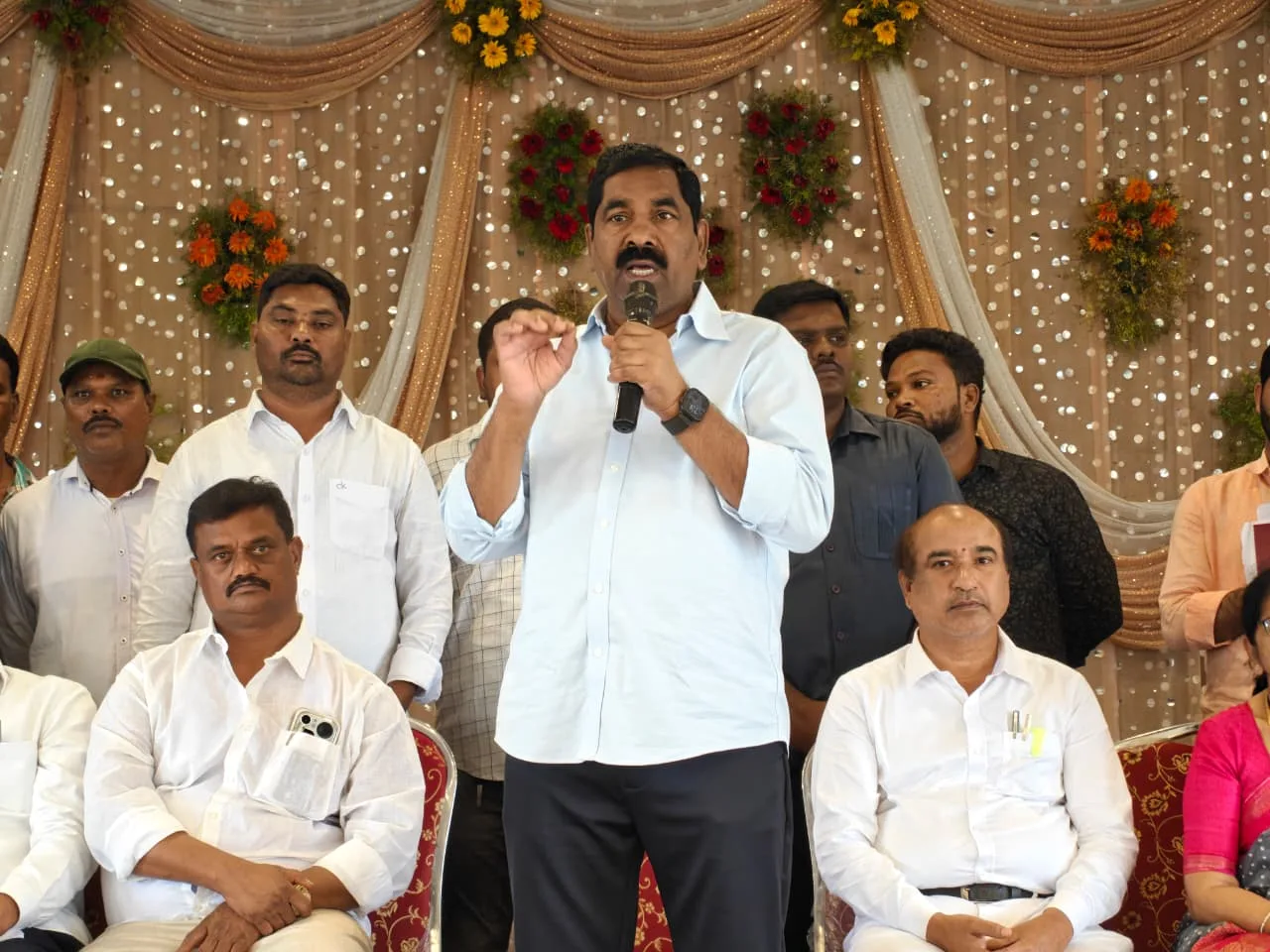 కాంగ్రెస్‌ పార్టీలో భారీగా చేరికలు