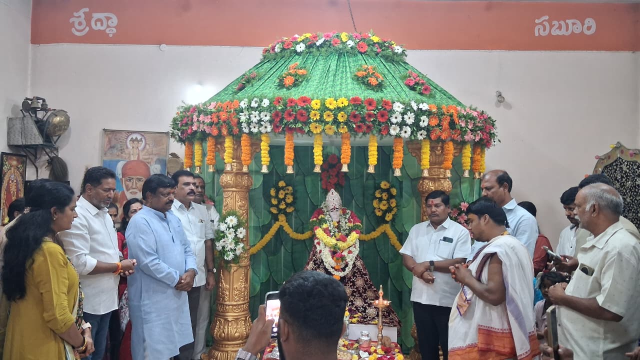 గురు పౌర్ణిమ సందర్భంగా పలు ఆలయాల్లో ప్రత్యేక పూజల్లో పాల్గొన్న  కొలన్ హన్మంత్ రెడ్డి