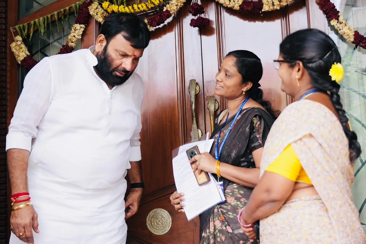 ప్రత్యేక ఓటర్ల సవరణ (SIR)లో వివరాలను నమోదు చేసుకున్న కుత్బుల్లాపూర్ మాజీ ఎమ్మెల్యే కూన శ్రీశైలం గౌడ్