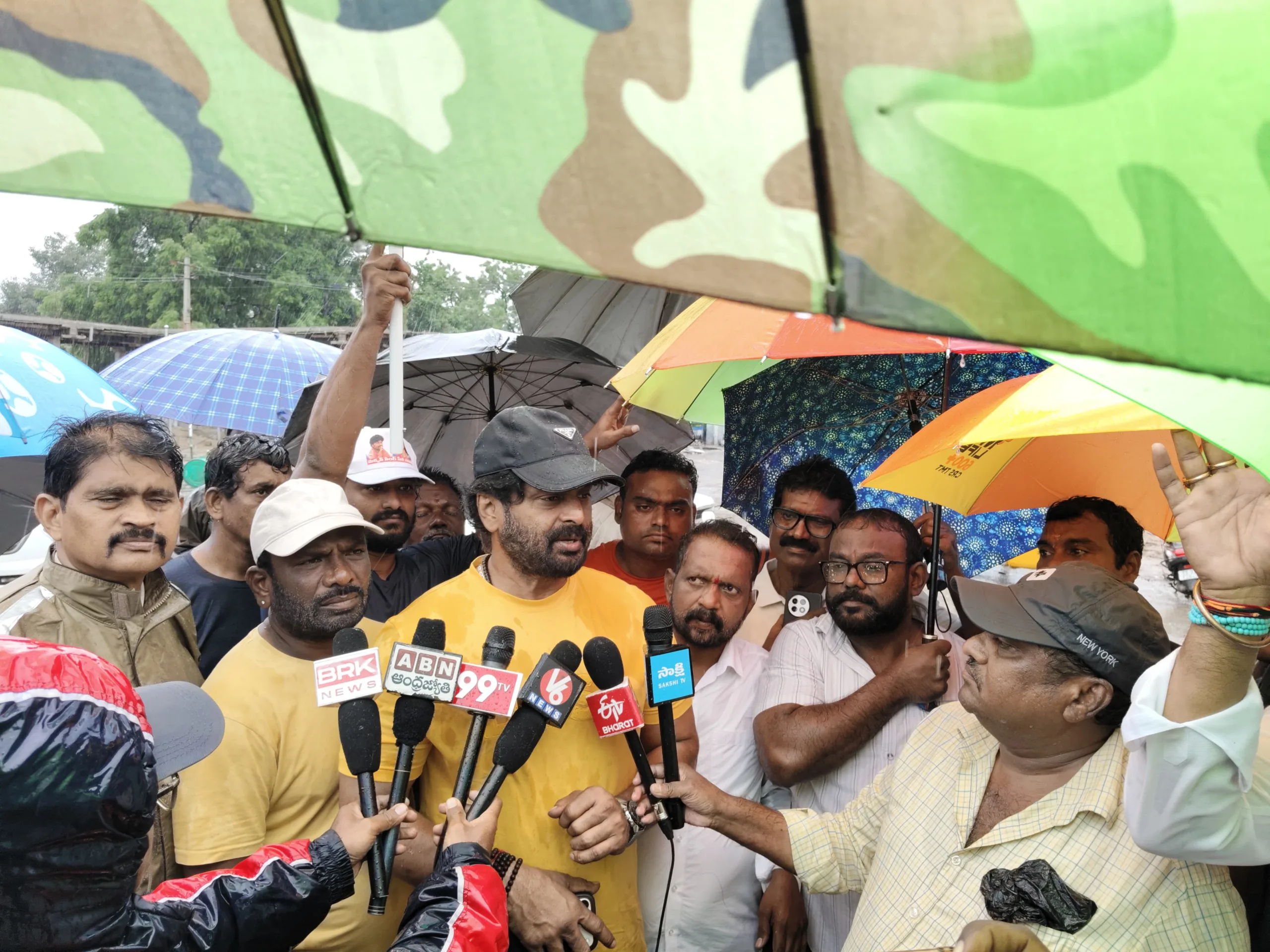 తిలక్‌నగర్ షాపింగ్ కాంప్లెక్స్ కూల్చివేత ఘటనపై ఎమ్మెల్యే రాజ్ ఠాకూర్ ఆరా….