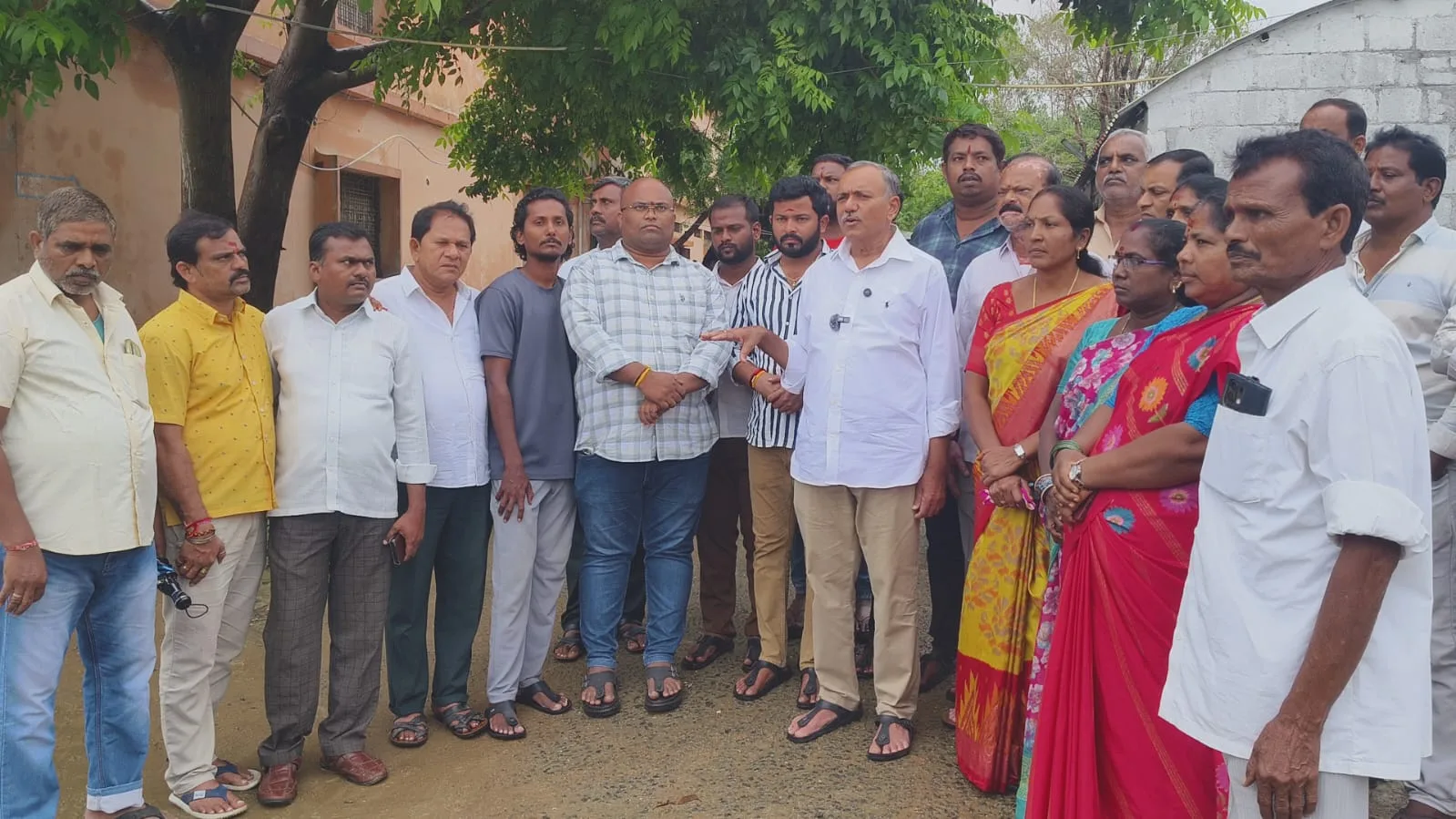 మైనారిటీ, కేజీబీవీ విద్యాలయాలను సందర్శించిన మాజీ ఎమ్మెల్యే గండ్ర