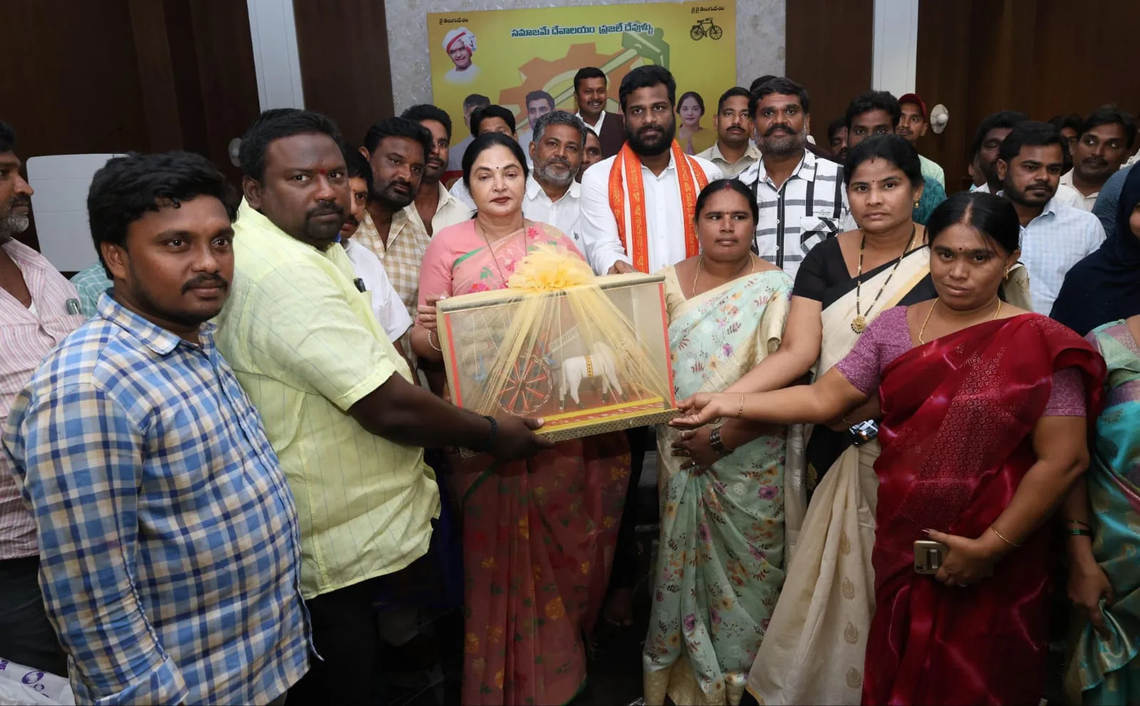 కోవూరు ఏఎంసీ నూతన ఛైర్మన్‌, సభ్యులతో ఎమ్మెల్యే ప్రశాంతి రెడ్డి సమావేశం.