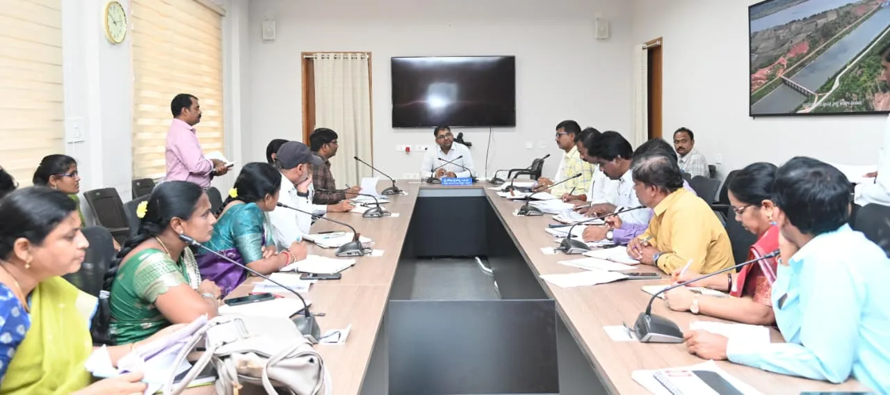 ఆగస్టు 15లోగా ప్రతి విద్యార్థికి తొలి జత యూనిఫాం