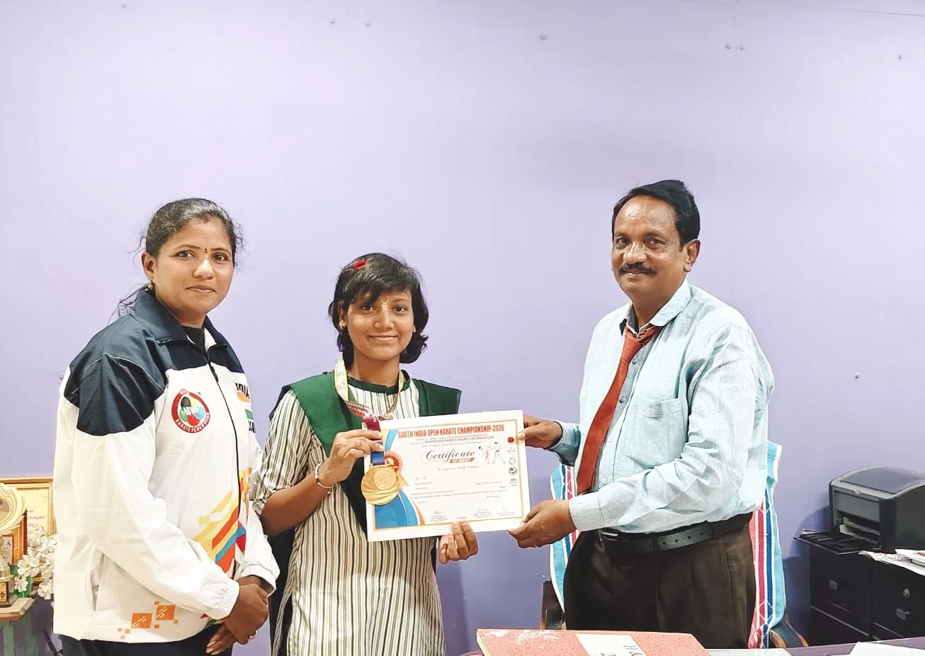 కరాటే పోటిల్లో కోదాడ కిట్స్ విద్యార్థి నికి బంగారు పతకం