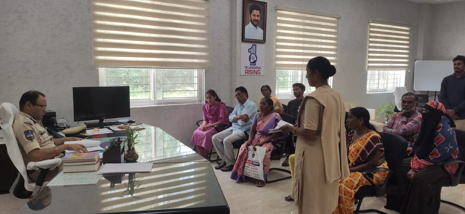 ప్రజల ఫిర్యాదులకు తక్షణ స్పందనే పోలీసుల ధ్యేయం.