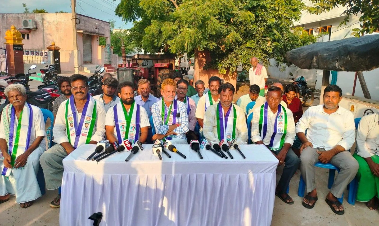 ప్రశాంతమైన పాటూరులో నీ రాజకీయాలు చేయొద్దు