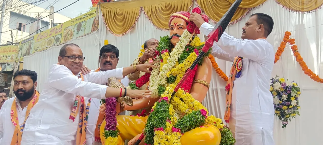 రాయదుర్గం గ్రామంలో గౌడ్ సంఘం ఆధ్వర్యంలో ఏర్పాటు