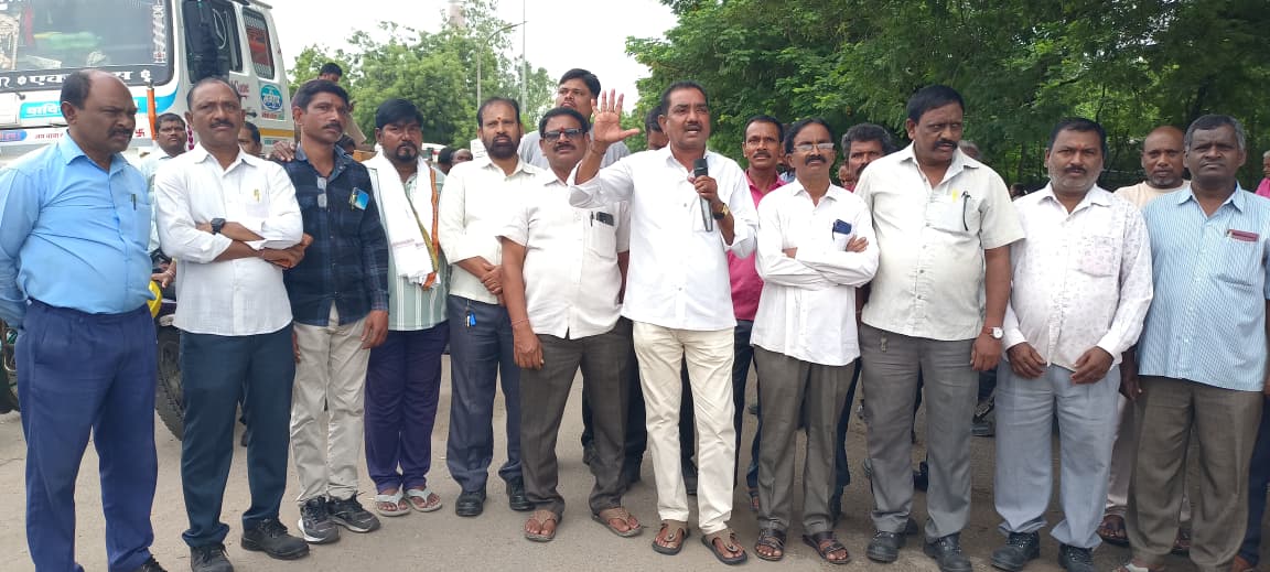 వైద్య పరీక్షల పేరుతో కార్మికులను వేధించడం తగదు….