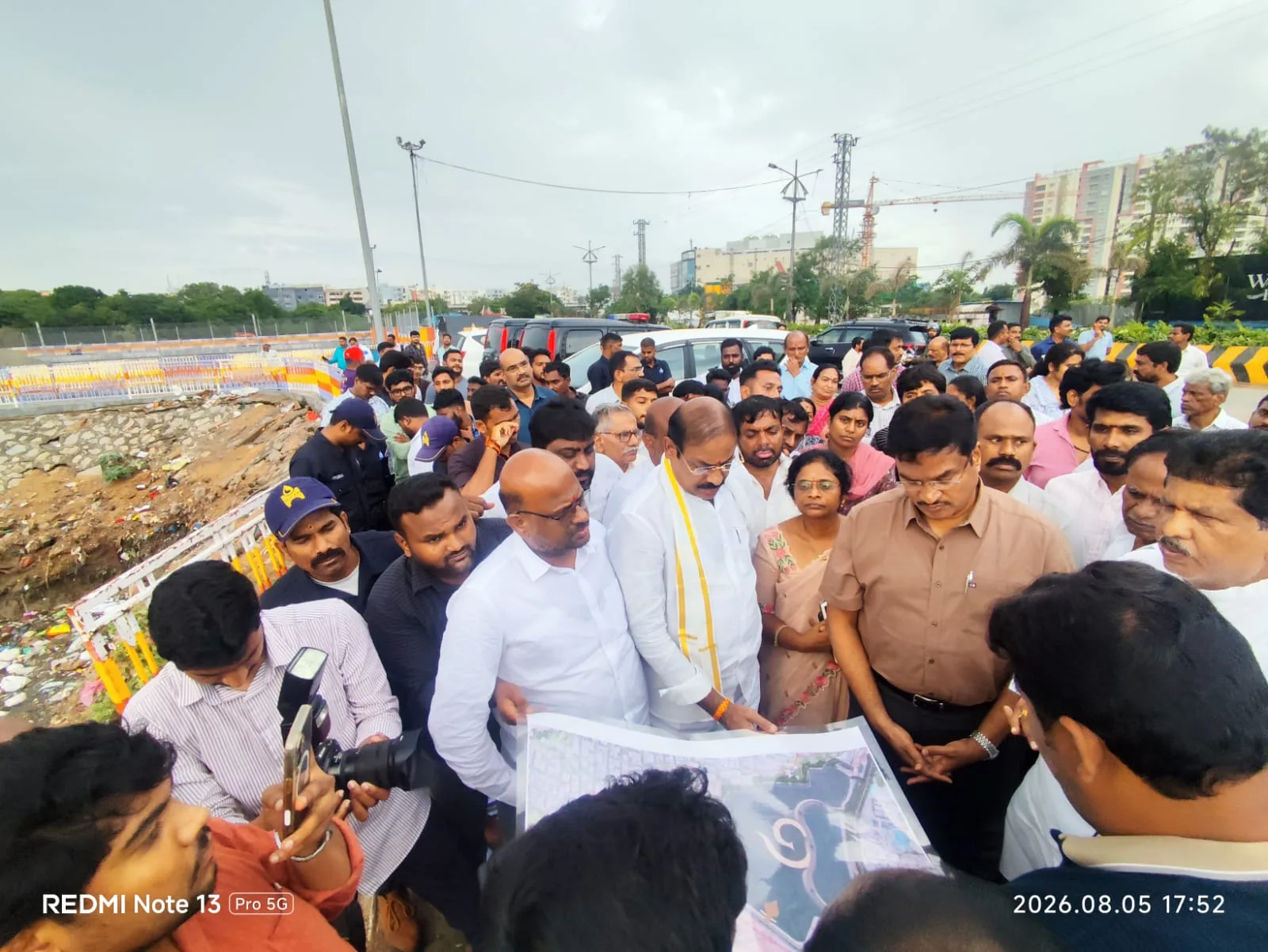 కొండను తవ్వి ఎలుకను పట్టినట్టుంది కూకట్పల్లి ఎమ్మెల్యే తీరు