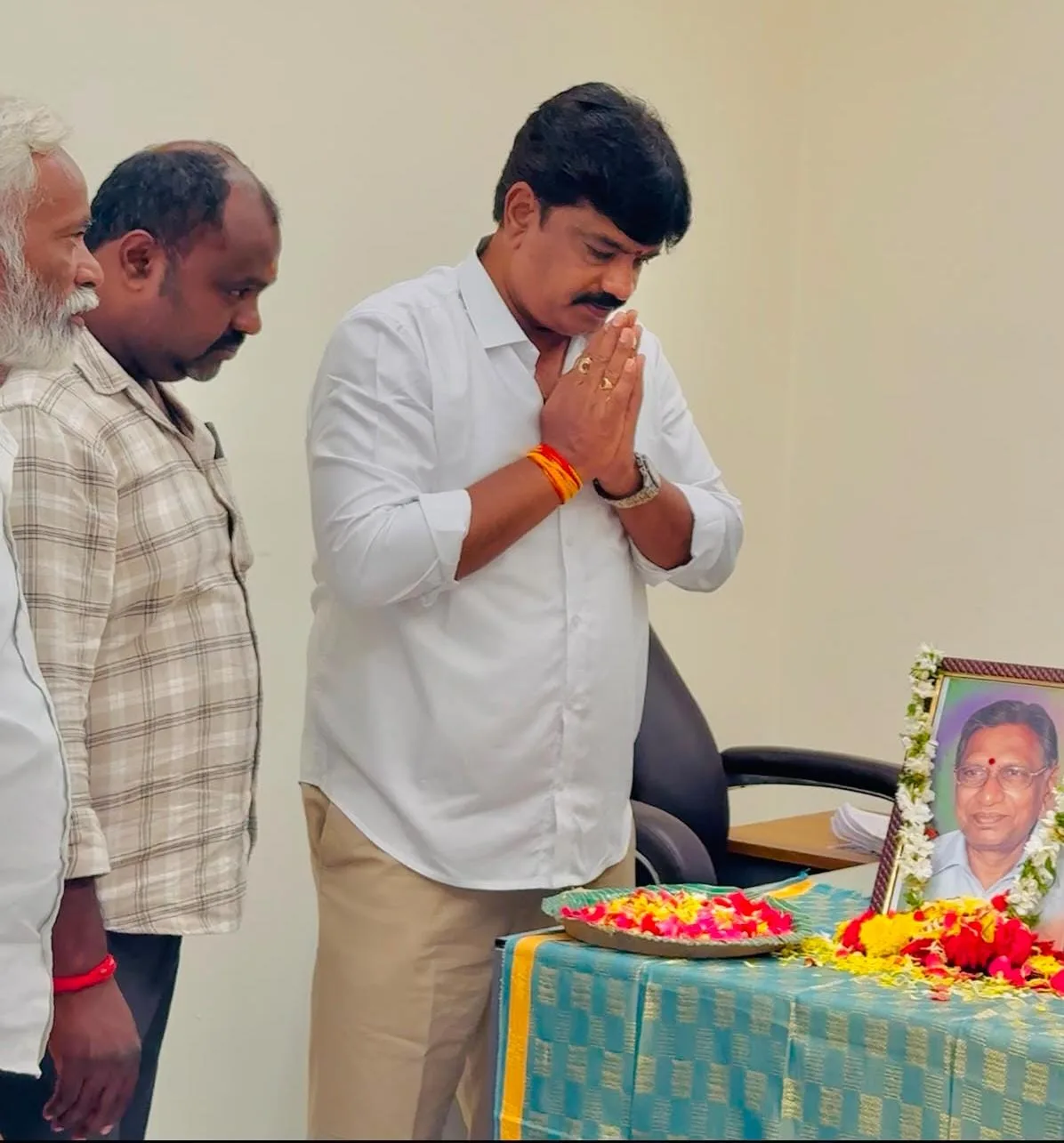 ఆచార్య కొత్తపల్లి జయశంకర్ సార్ జయంతి సందర్భంగా నివాళులర్పించిన వారాల వినోద్ కుమార్