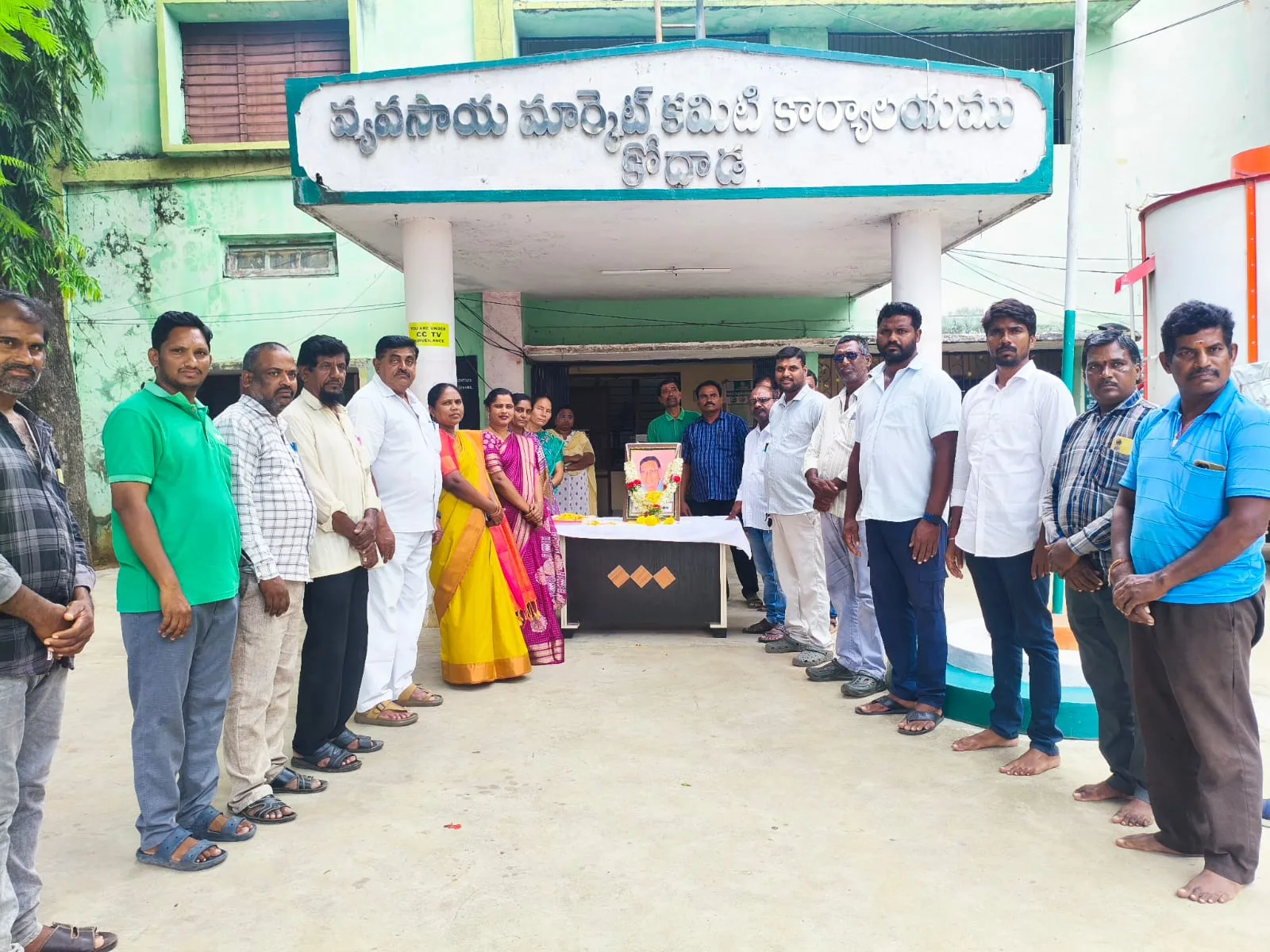 రాష్ట్ర ఏర్పాట్ లో ప్రొఫెసర్ జయశంకర్ సేవలు మరువలేనివి.