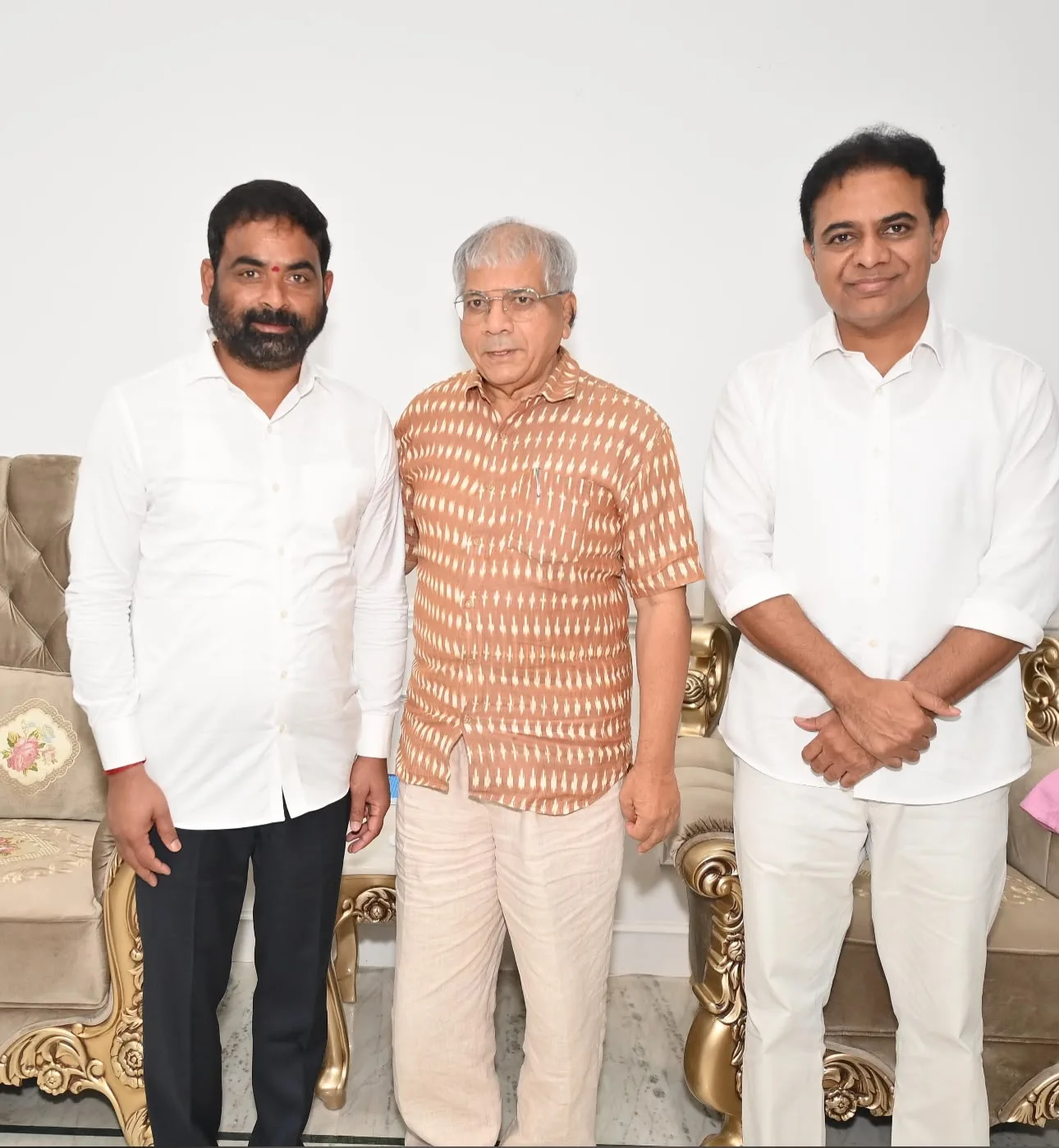 హైదరాబాద్ నందినగర్ లోని కేసీఆర్