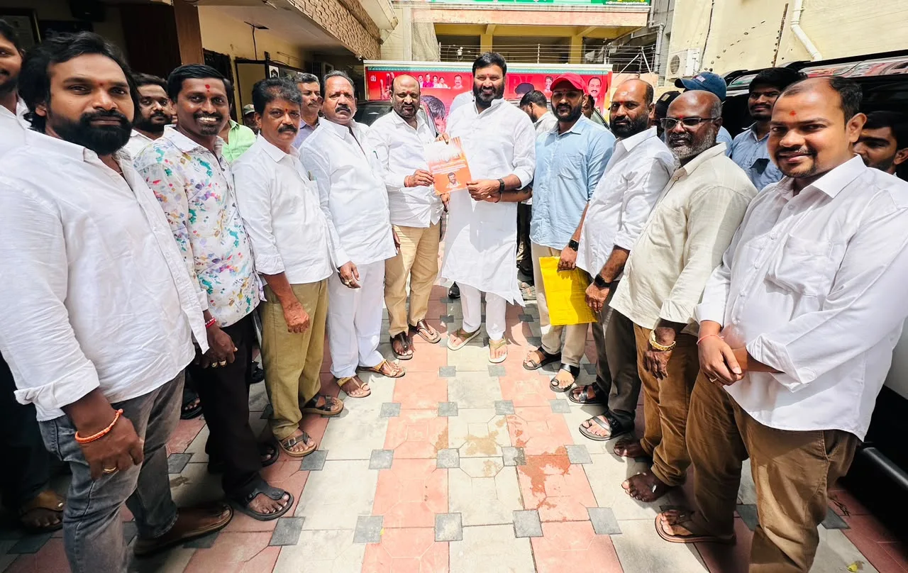 కుత్బుల్లాపూర్ మాజీ ఎమ్మెల్యే కూన శ్రీశైలం గౌడ్‌ కి బోనాల ఉత్సవాల ఆహ్వానం