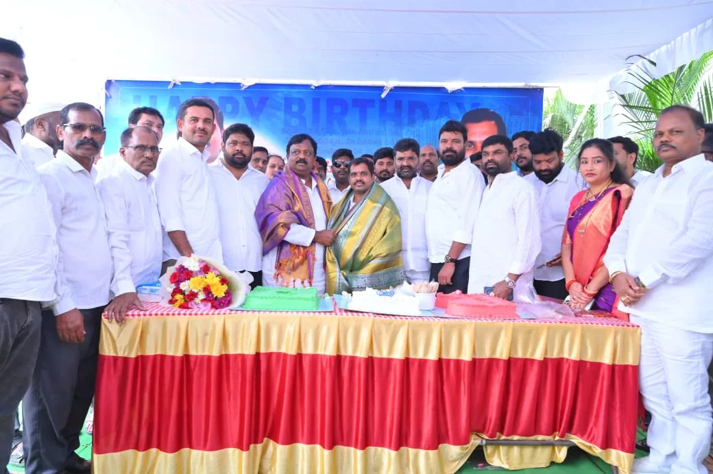 276వ డివిజన్ ప్రగతి నగర్ కాంగ్రెస్ పార్టీ అధ్యక్షులు బొమ్ము వెంకటేశ్వర్ రెడ్డి