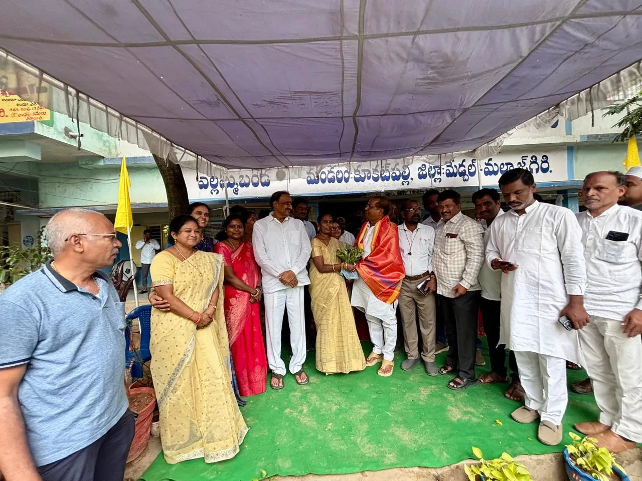 ఆల్విన్ కాలనీ డివిజన్ పరిధిలోని ఎల్లమ్మబండ కాలనీ లో గల జిల్లా పరిషత్ ఉన్నత పాఠశాల