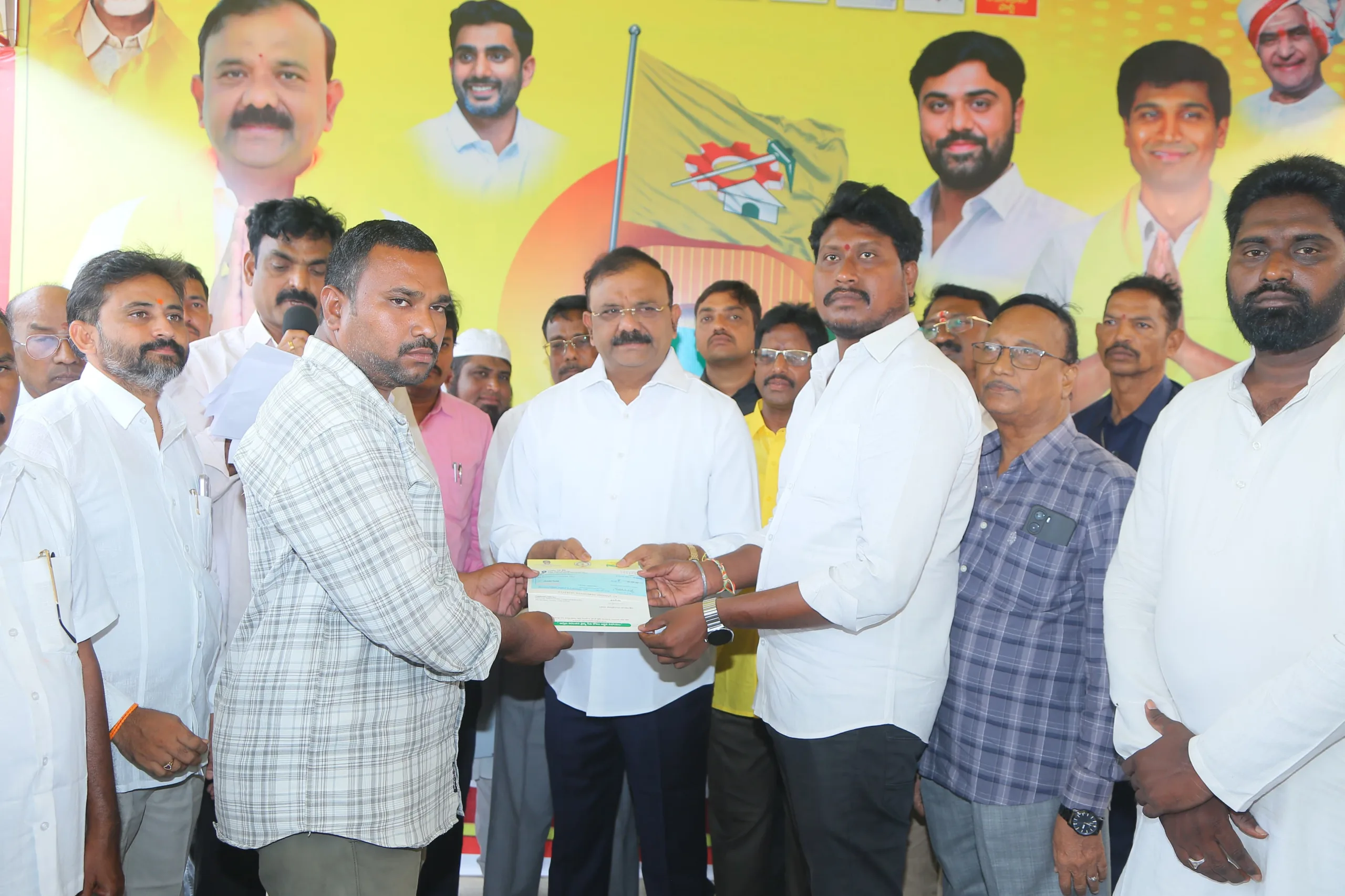 పల్నాడు జిల్లా, గురజాల నియోజకవర్గం, పిడుగురాళ్ల పట్టణంలోని తెలుగుదేశం పార్టీ