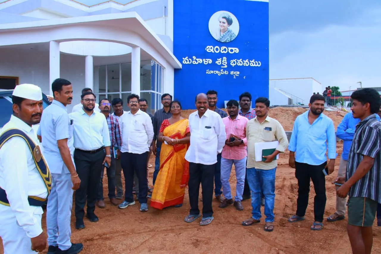 ఇందిరా మహిళా శక్తి భవనం పనులను వేగవంతం చేయాలి: కలెక్టర్ తేజస్
