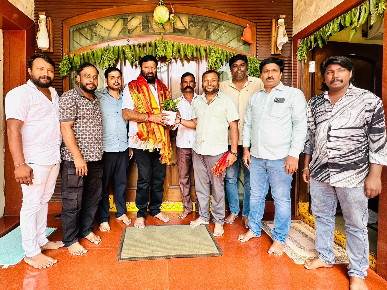 మాజీ శాసనసభ్యులు   కూన శ్రీశైలం గౌడ్‌  నీ ను మర్యాదపూర్వకంగా కలిసిన పూజిత ఎన్క్లేవ్ నూతన కార్యవర్గం