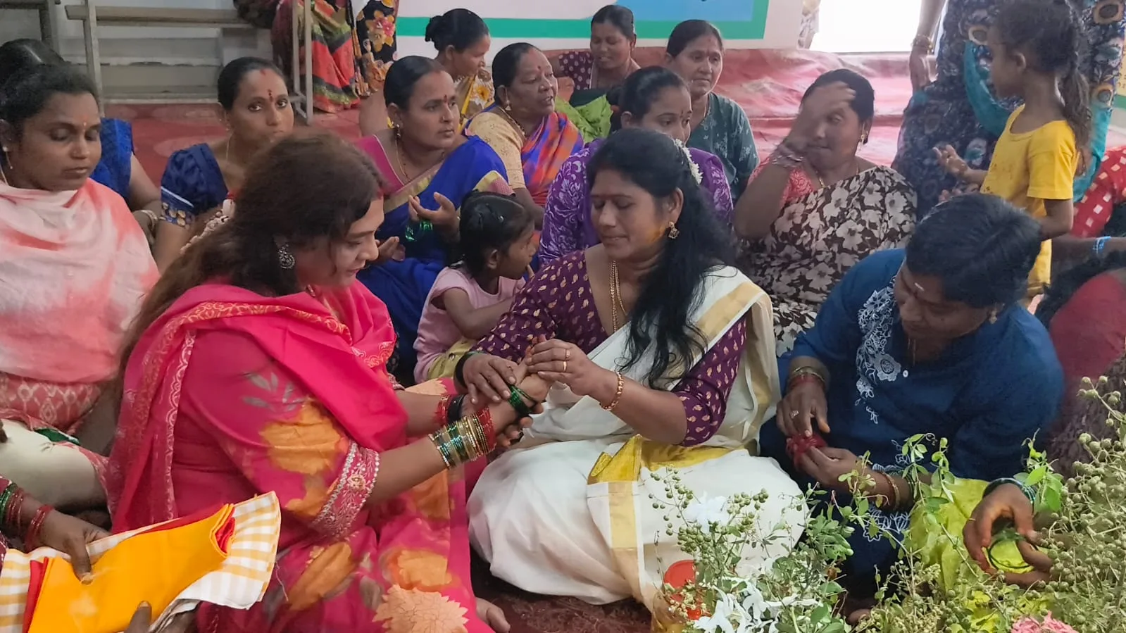 మెహందీ వేడుకతో కళకళలాడిన పీకే రామయ్య కాలనీ ప్రభుత్వ పాఠశాల
