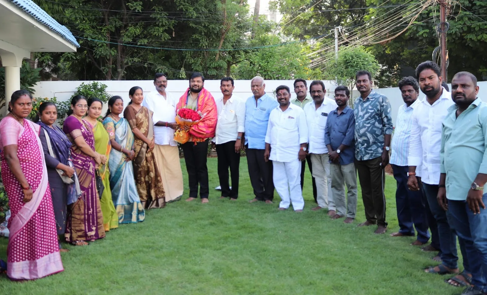 నల్లపరెడ్డి రజత్ రెడ్డిని కలిసిన కోవూరు వైసీపీ నాయకులు..
